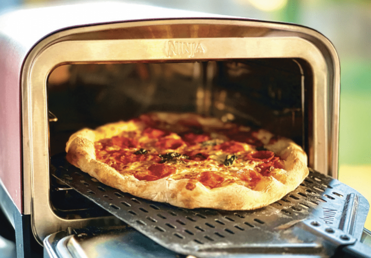 pizza oven with fresh pizza